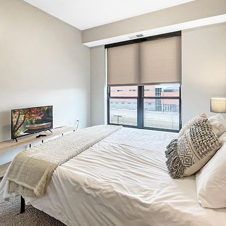 Large Downtown 2Br -Hot Tub-Downtown! Apartment Des Moines Bagian luar foto