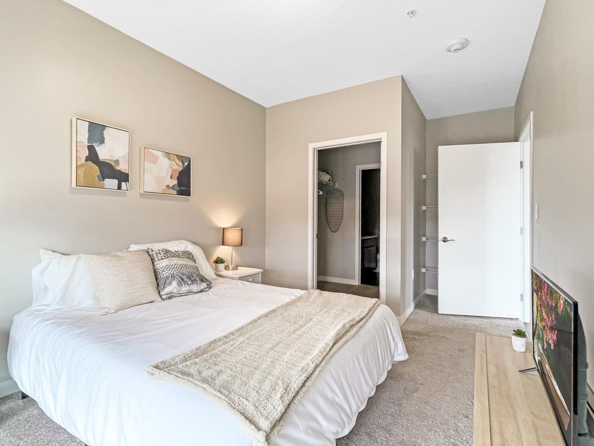 Large Downtown 2Br -Hot Tub-Downtown! Apartment Des Moines Bagian luar foto