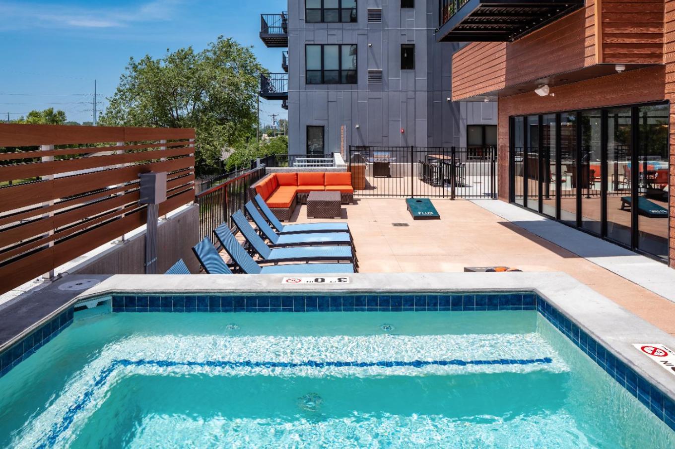 Large Downtown 2Br -Hot Tub-Downtown! Apartment Des Moines Bagian luar foto